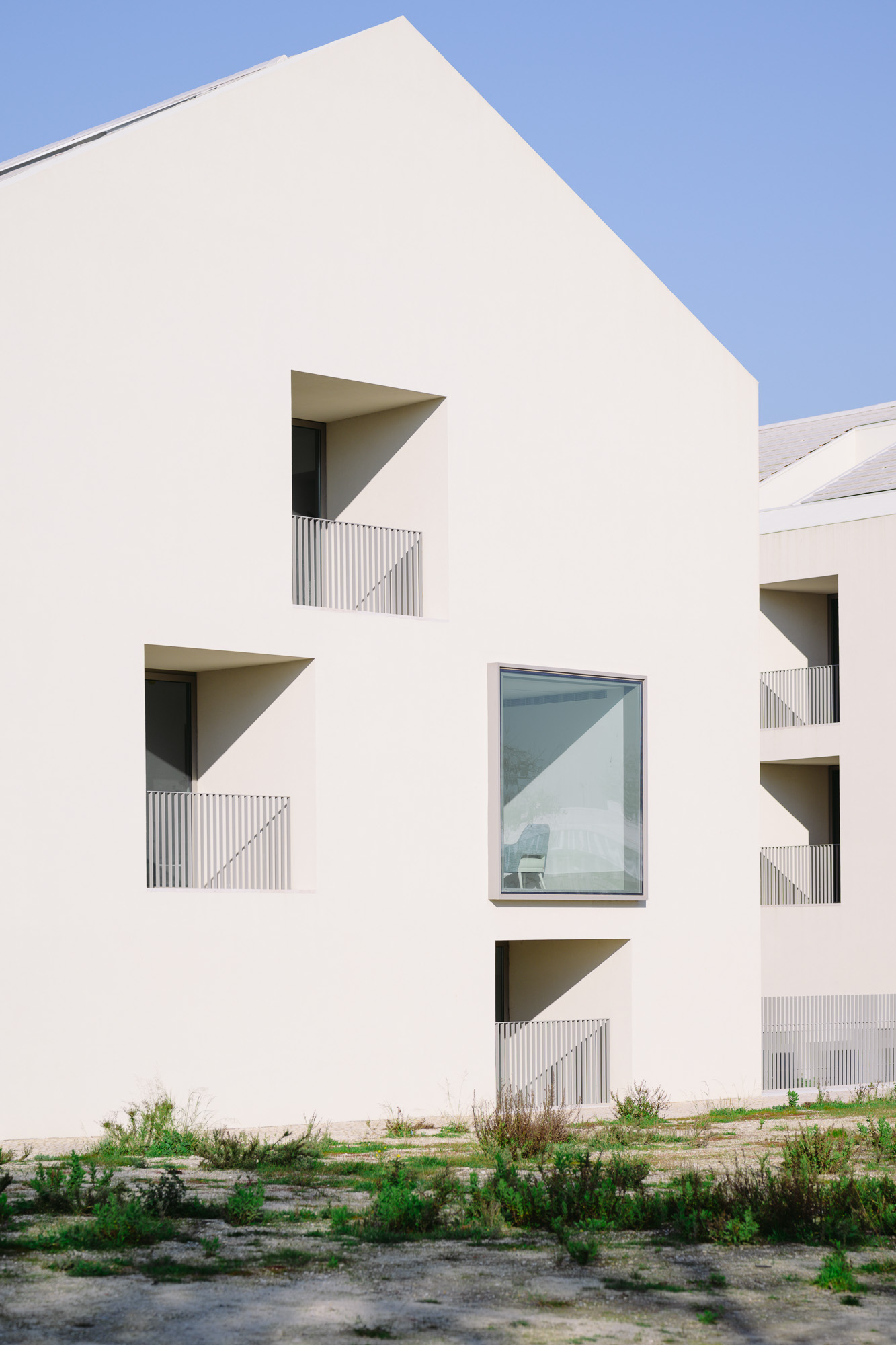 Passadiço do Bom Sucesso & Avenida da Índia. Lisbon, PT.